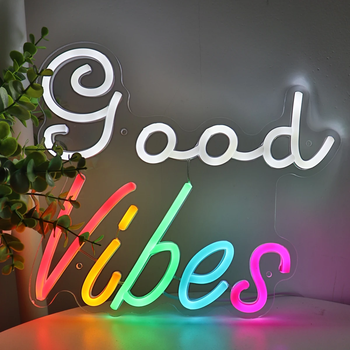 Рисунок 6 - неоновая надпись «Good Vibes»