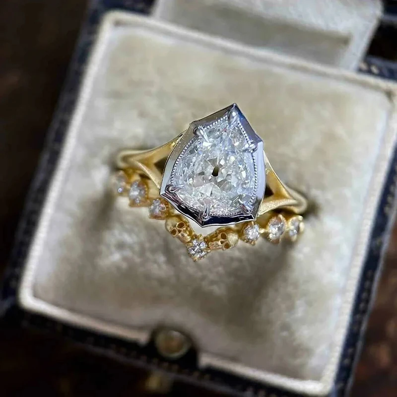 Комплект женских колец из двух предметов с фианитом