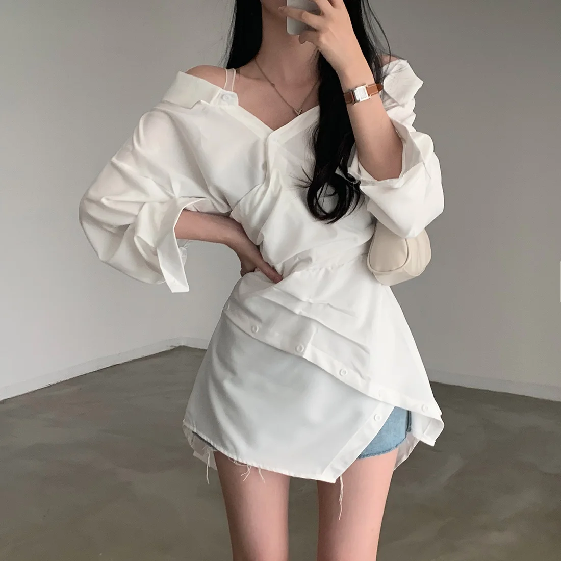 

Женское платье-рубашка с длинным рукавом, повседневное асимметричное белое винтажное платье-мини со складками в Корейском стиле, осень 2023