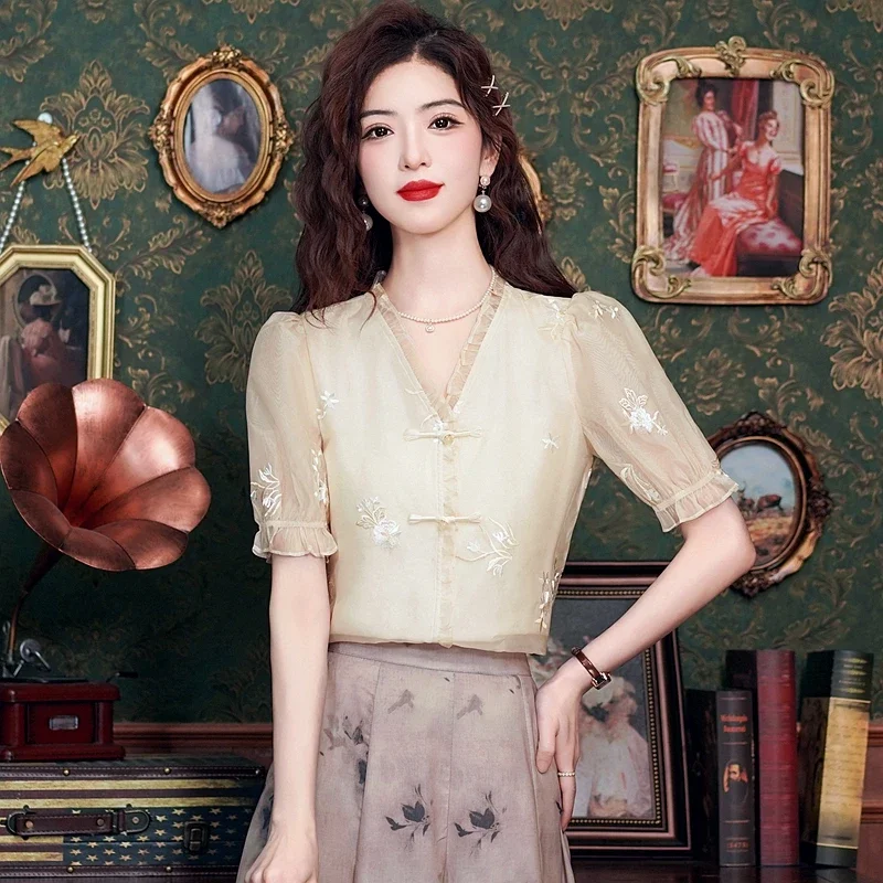 Женская шифоновая блузка с коротким рукавом V-образным вырезом и вышивкой модель