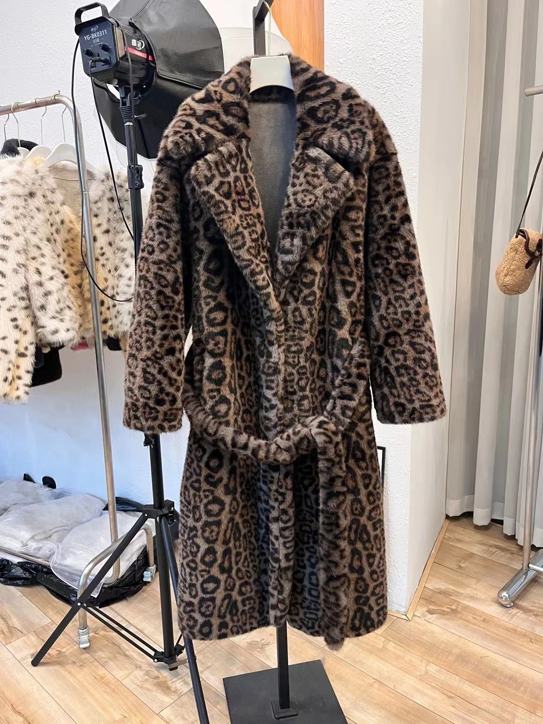 Тяжелая рекомендую 2024 новая утолщенная высококачественная верхняя одежда из