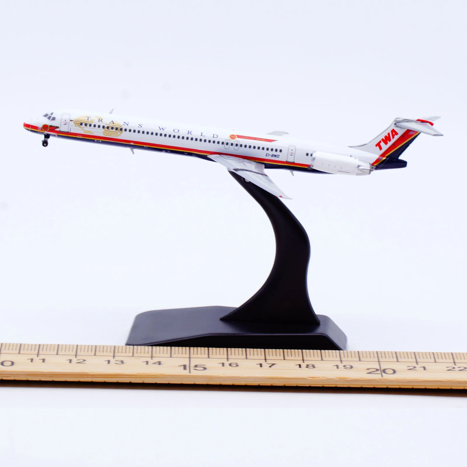 Фото Коллекционный самолет XX40187 из сплава, подарок, фотосессия 1:400 Trans World Airline MCDONNELL JC Крылья, модель литая самолета, фотосессия №2