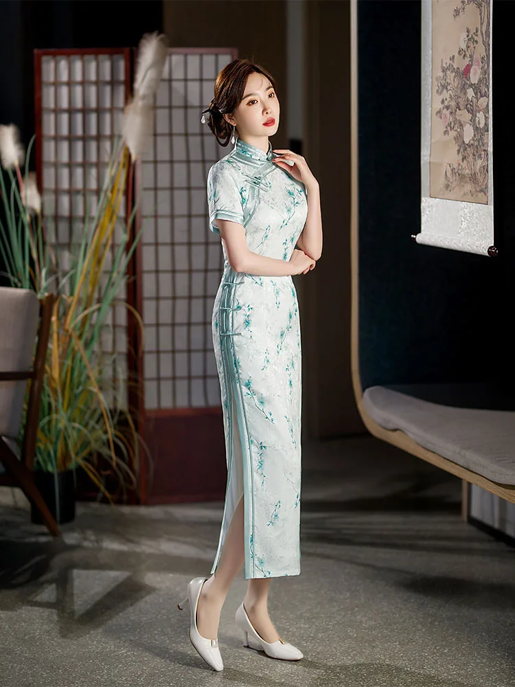 

Yourqipao Summer Long Silk Green Modern Cheongsam Catwalk Show Banquet Elegant Retro Qipao Chinese Style Evening Dress for Women