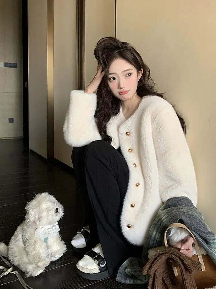 Зима 2024 женская шуба из искусственного норкового меха белая экологически чистая