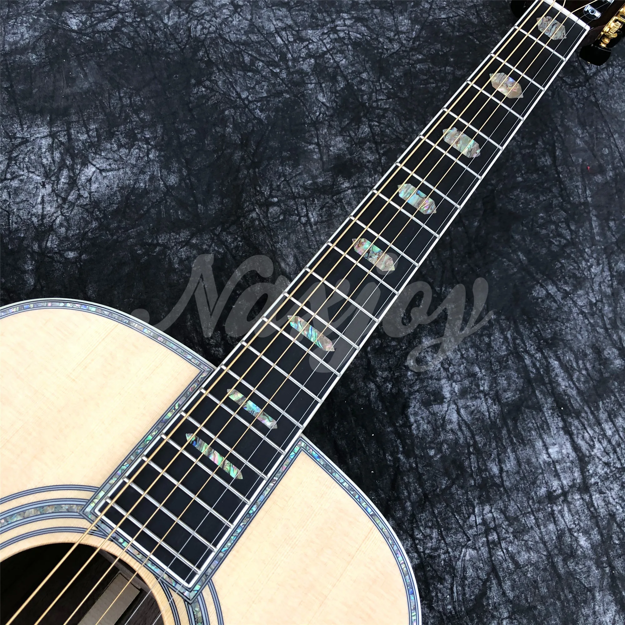 Изготовленная на заказ 40-дюймовая верхняя часть из цельной ели типа OM