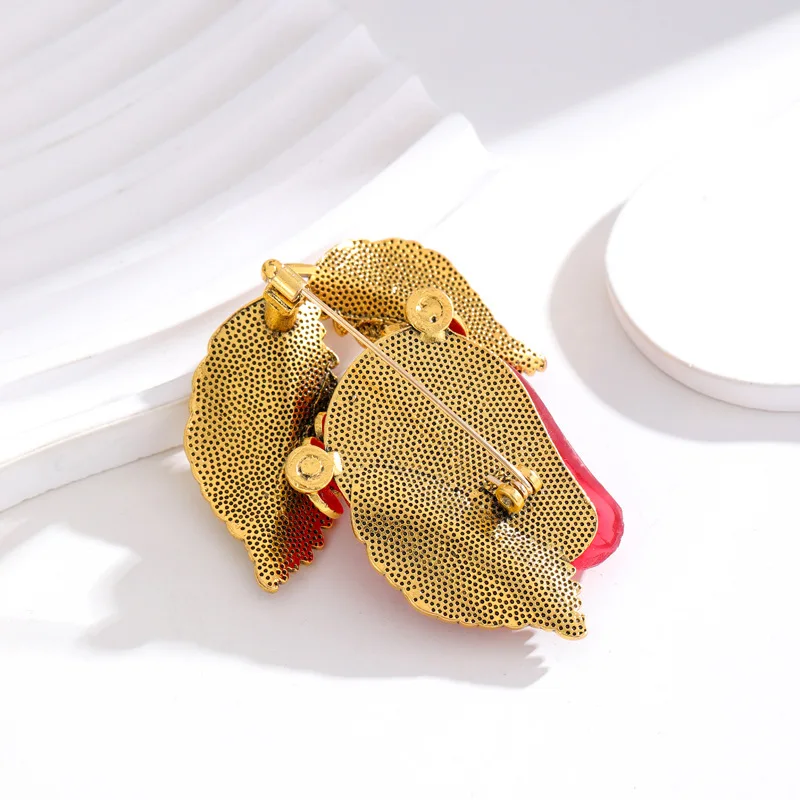 Женская Брошь в виде клубники из смолы аксессуары для одежды булавки