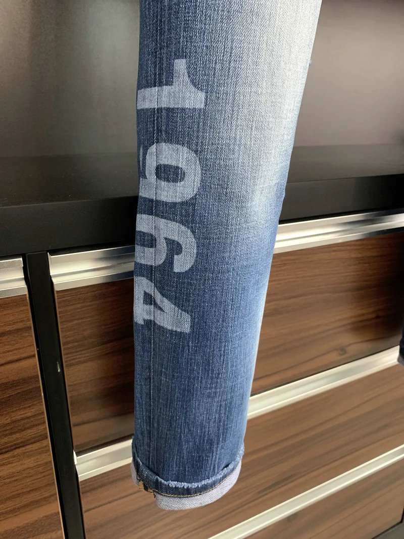 DSQUARED2 Men's/Women's Washed Blue Simple Slim-Fit Stretch Hole Patch Jeans 9710