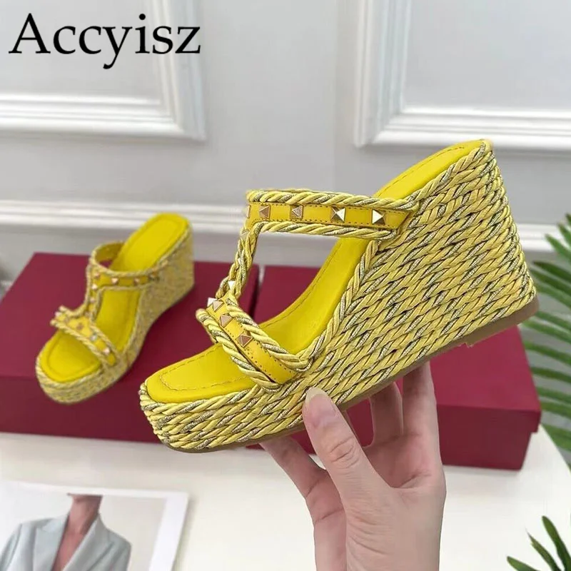 

New Women's Rivet Decorative Slippers Thick Sole Slope Heel High Heel Sandals Summer Outdoor Holiday Slippers Party Dress Shoes