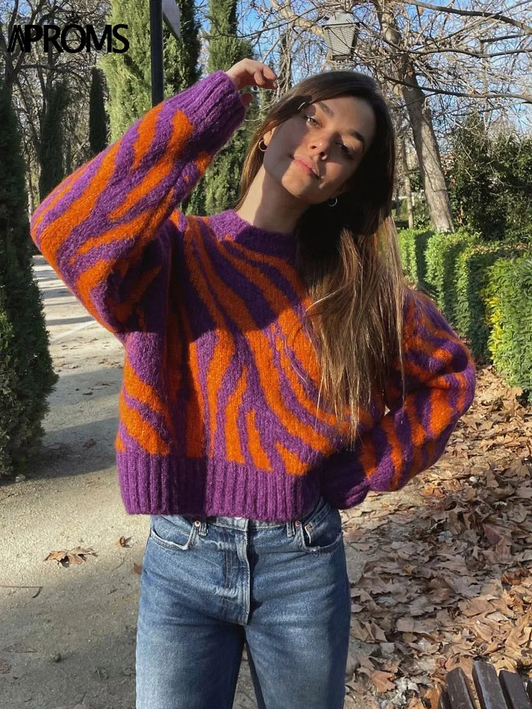 

Aproms элегантные фиолетовые полосатые жаккардовые вязаные свитера для женщин 2022 зимние с длинным рукавом ребристые теплые пуловеры женские ...