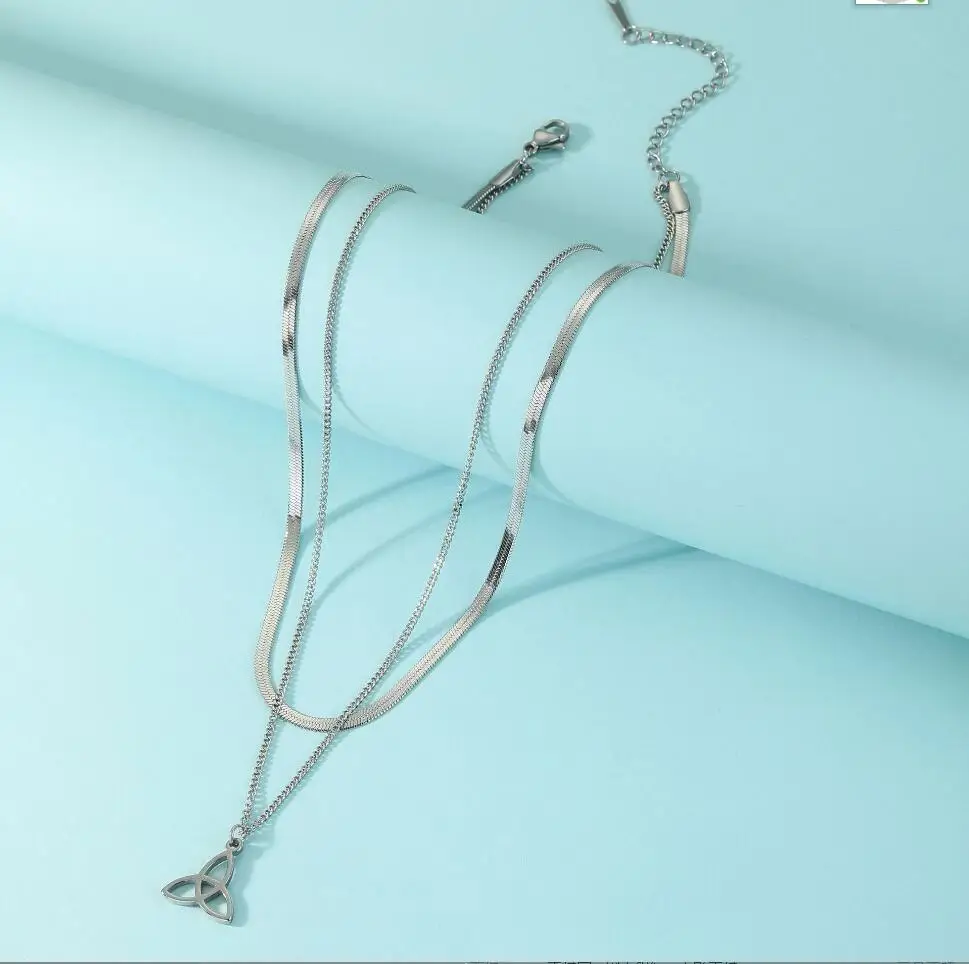 

1PC Triquetra Witch Knot Pendant Necklace Stainless Steel Irish Celtic Knot Amulet Chain Necklace for Women Couple Jewelry F1209