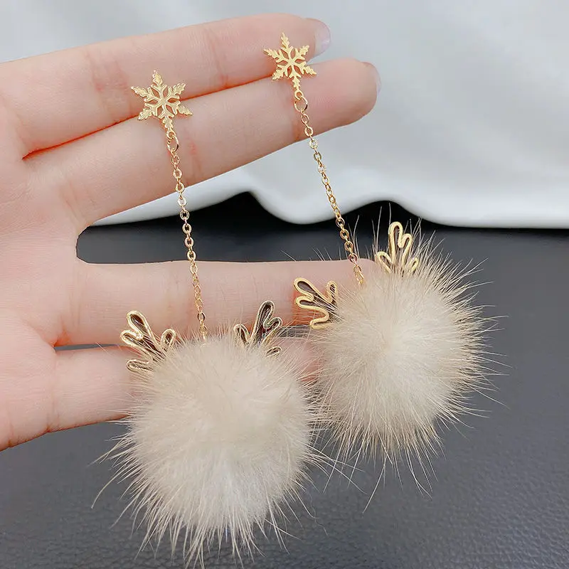 

Fashion Christmas Plush Earrings for Women Snowflake Elk Fur Ball Ear Studs Charm Trend Girl Ear-rings Ladies Jewelry Gifts