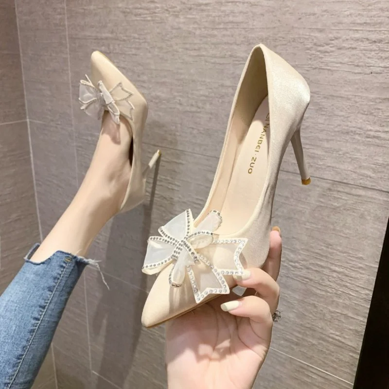 Купи 2022 New High Heel Women's Medium Heel Shallow Toe Heel Work Single Shoes Plain Color Pointed Cat Heel Shoes for Wedding Women за 835 рублей в магазине AliExpress