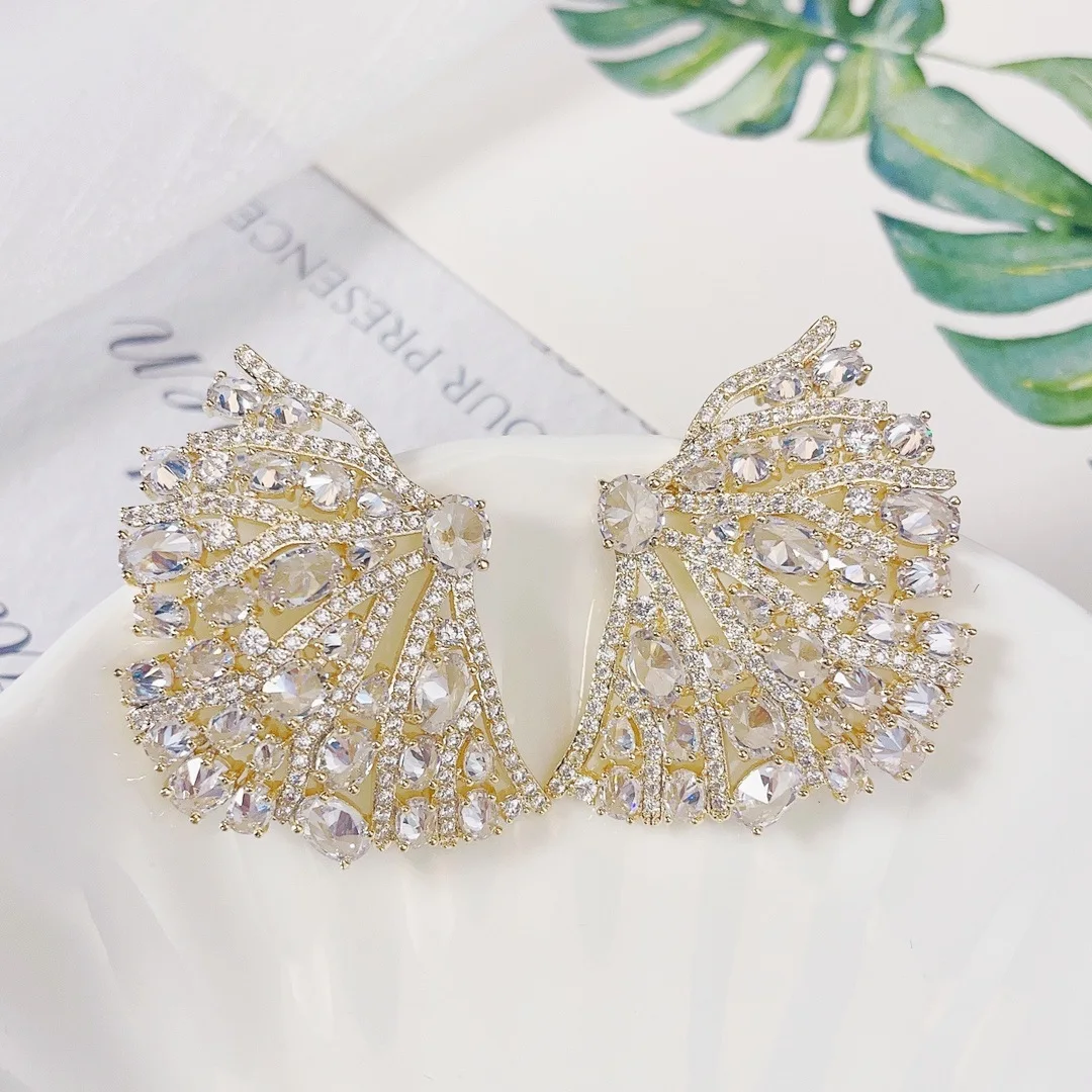 

Женские серьги-гвоздики из серебра 2023 пробы, с цирконом