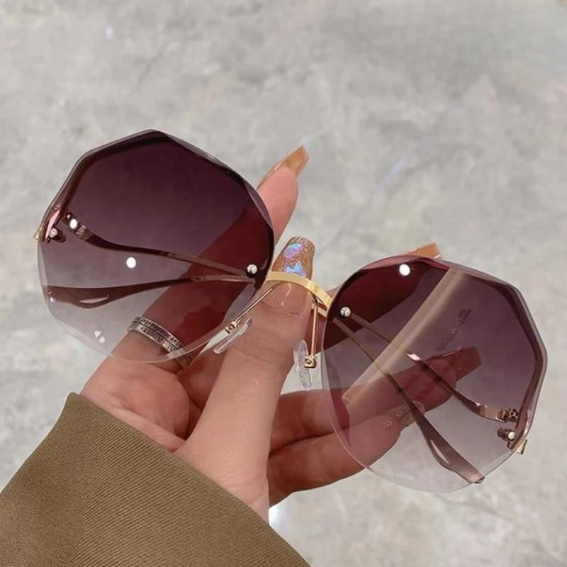 

New Sunglasses Women Butterfly Flower Fashion Trend Gradient Frameless Eyeglass Metal Polygonal Outdoor Sunscreen Eyewear UV400