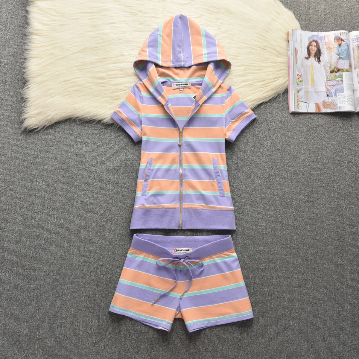 

2023 Summer Slim Fit Running Suit Short Sleeve Shorts Sports Outfit Girl's Fashionable Casual Stripe Wear Two Piece Set