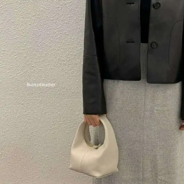 

Lambskin leather handbag temperament is very Q commuter zipper bag messenger bag