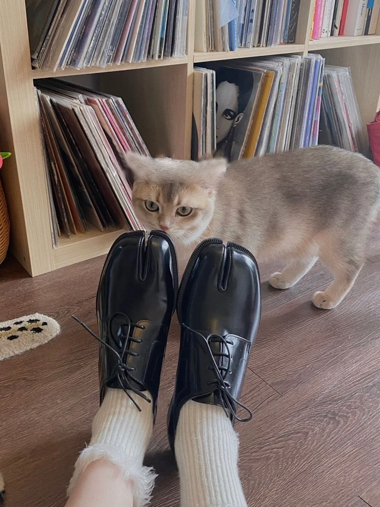 

Туфли женские с ремешком на щиколотке «подковы», туфли без застежки, кожаные туфли с разделенным носком, черного цвета