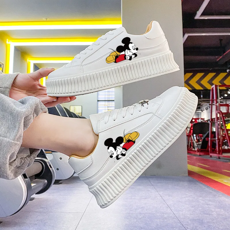 

Туфли женские спортивные на платформе с мультипликационным принтом Микки Мауса