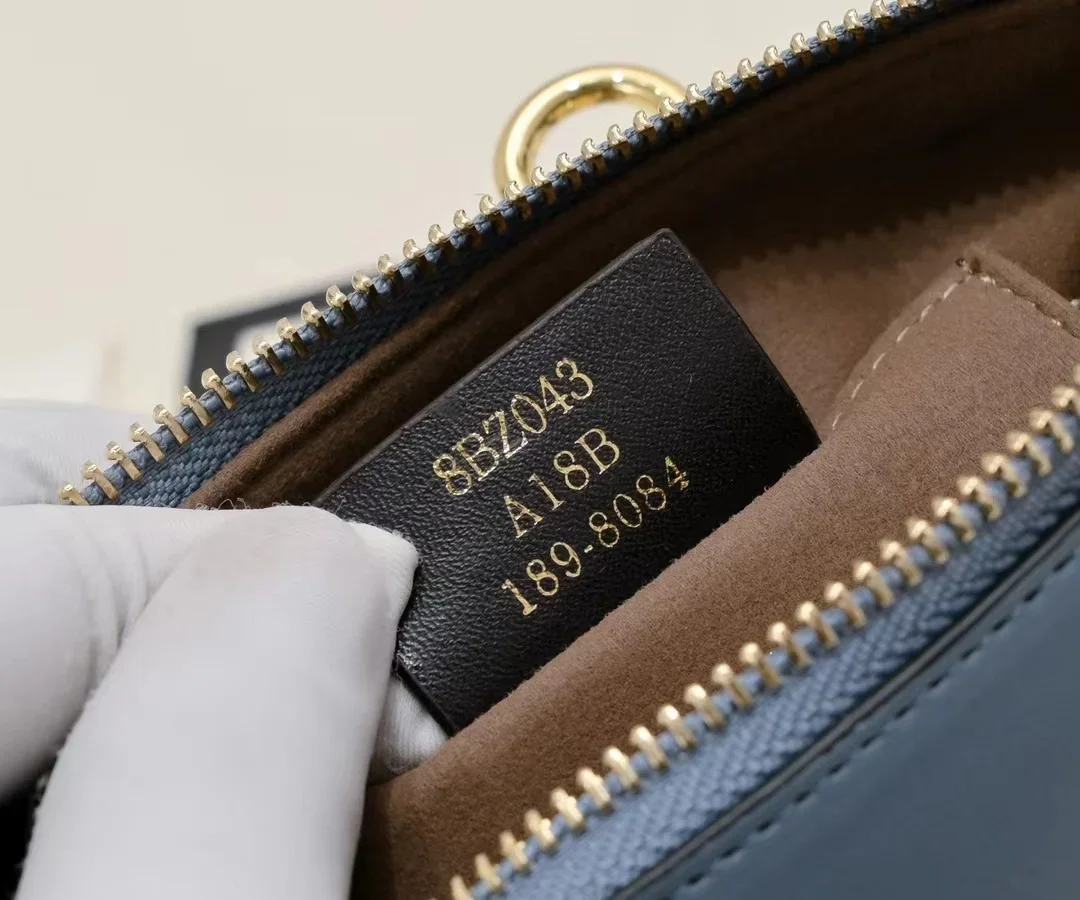 17 * 8 12 см . стиль 1:1 FENDI сумка Модная сумочка Сумка через плечо Женские аксессуары.003