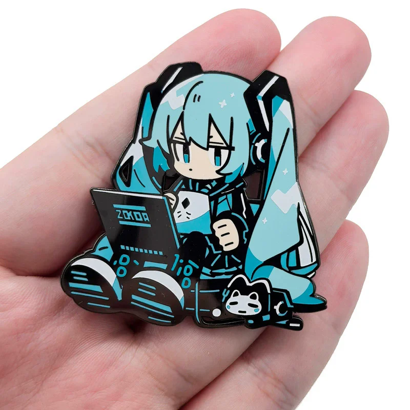 Фото Эмалевый значок Hatsune Miku: Металлическая брошь с героинями аниме, блестящая, для украшения школьного рюкзака, детская игрушка, подарок на день рождения №4