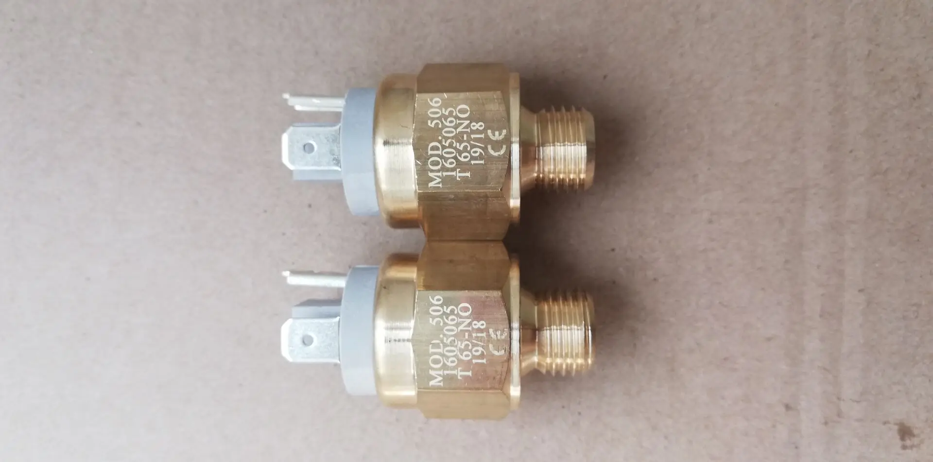 Итальянский биметаллический регулятор температуры EUROSWITCH нормально открытый и