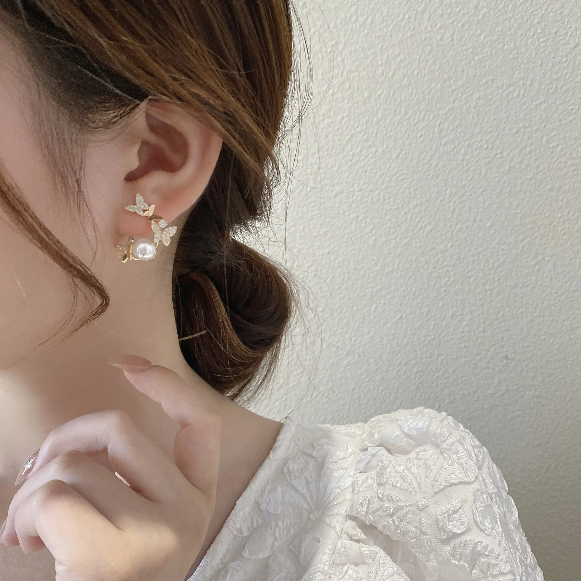 

Jewelry for Women Shining Zircon Butterfly Stud Earrings Gold Color Metal Flying Insect Pearl Earrings Valentines Day Gift