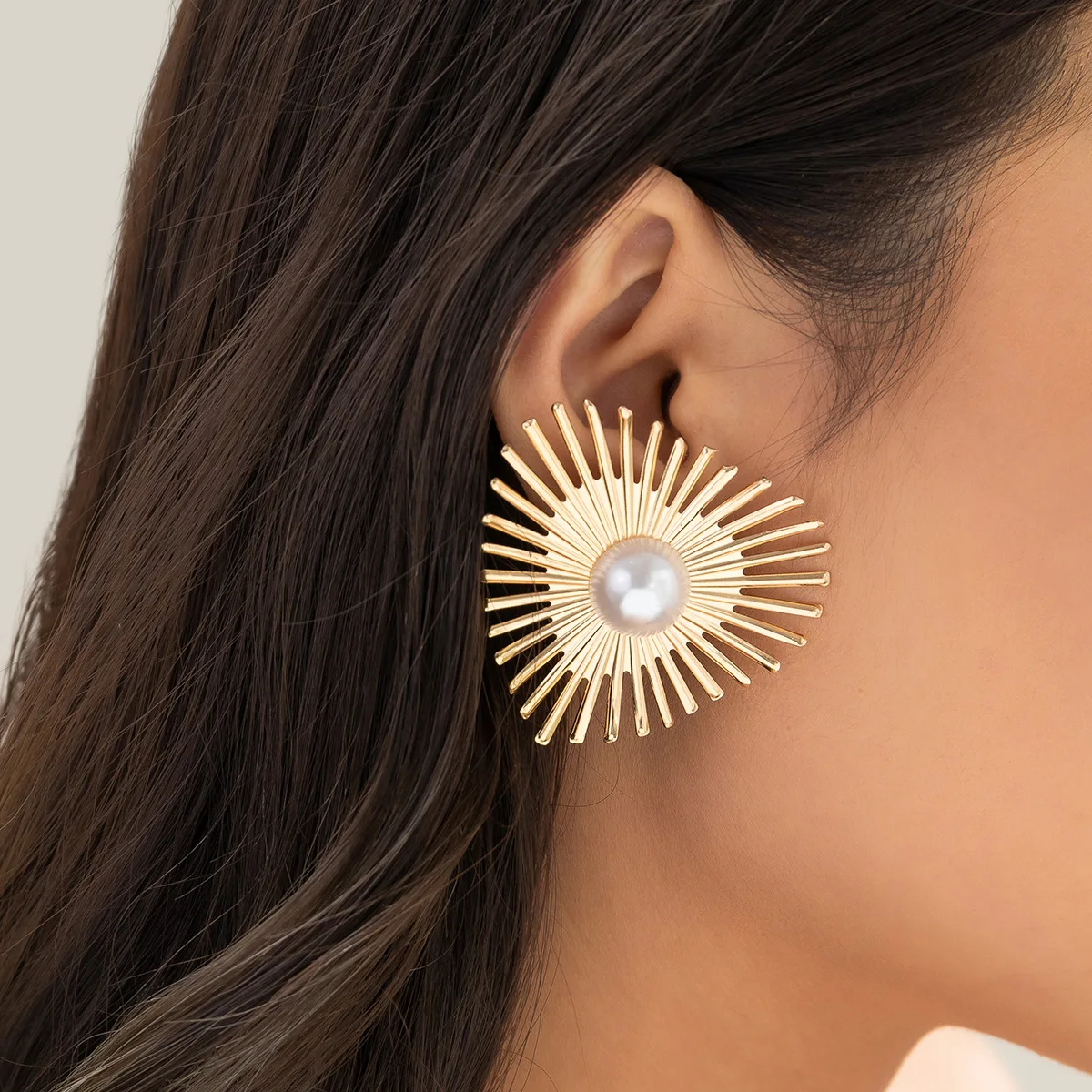 

Metal Style Retro Exaggerated Burr Earrings Earring Personalized Geometric Pearl Earrings for Women Jewelry Stud earrings