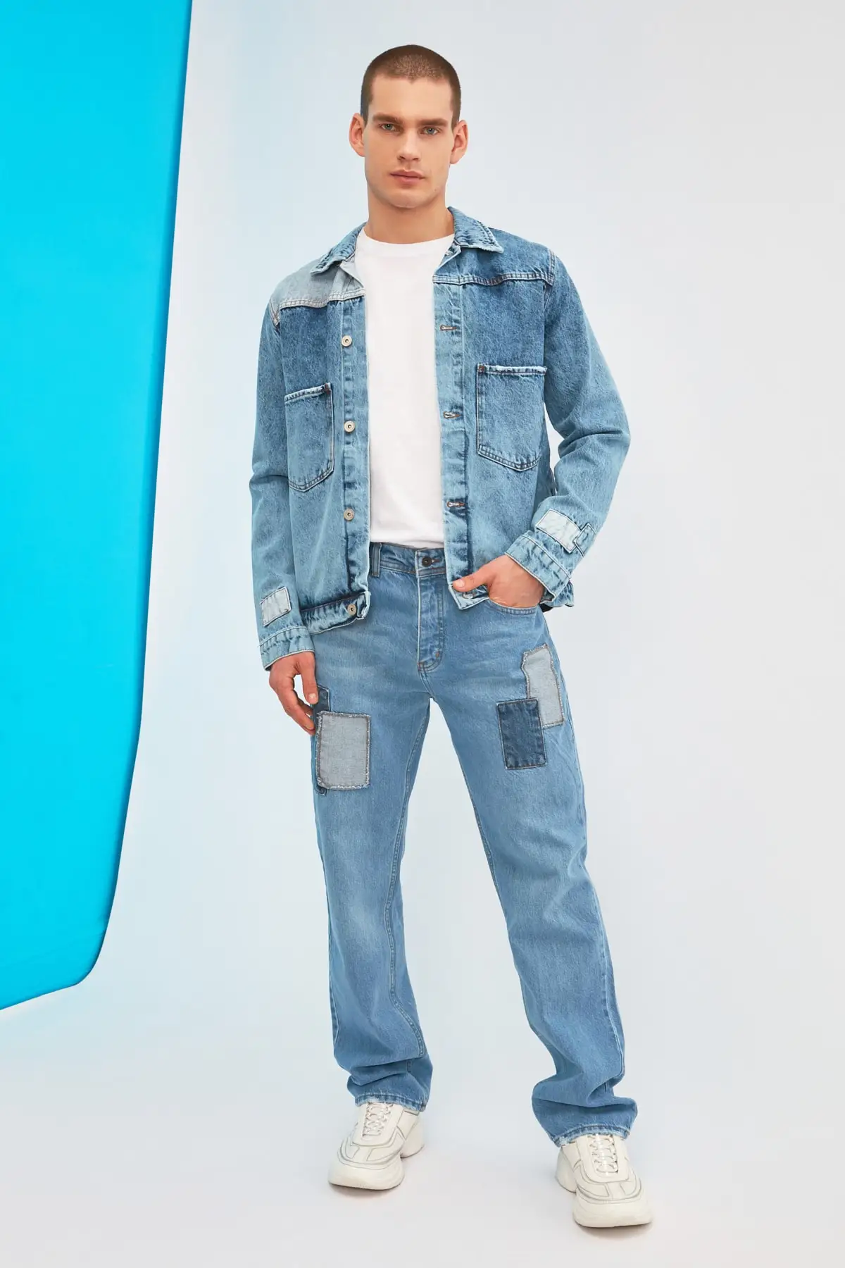 

Trendyol Men Patched Regular Fit Jeans TMNSS21JE0368