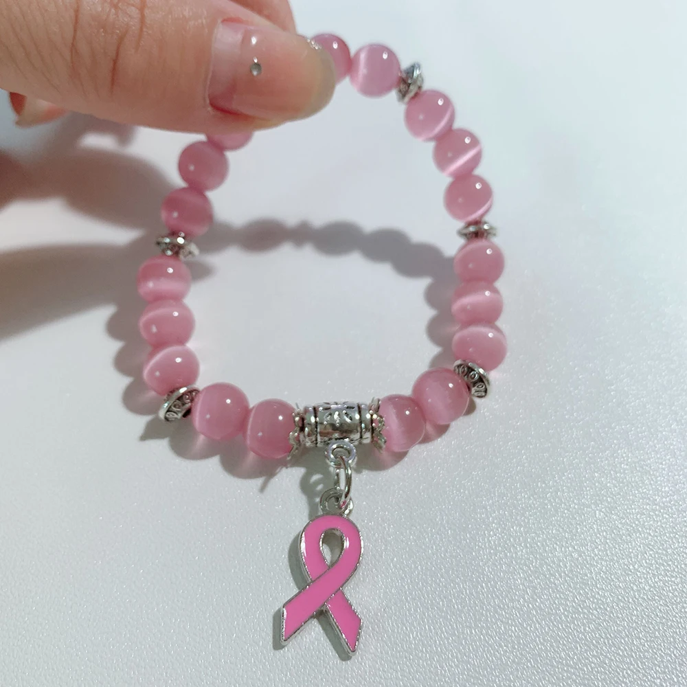 

Браслет с бусинами и белым и розовым опалом