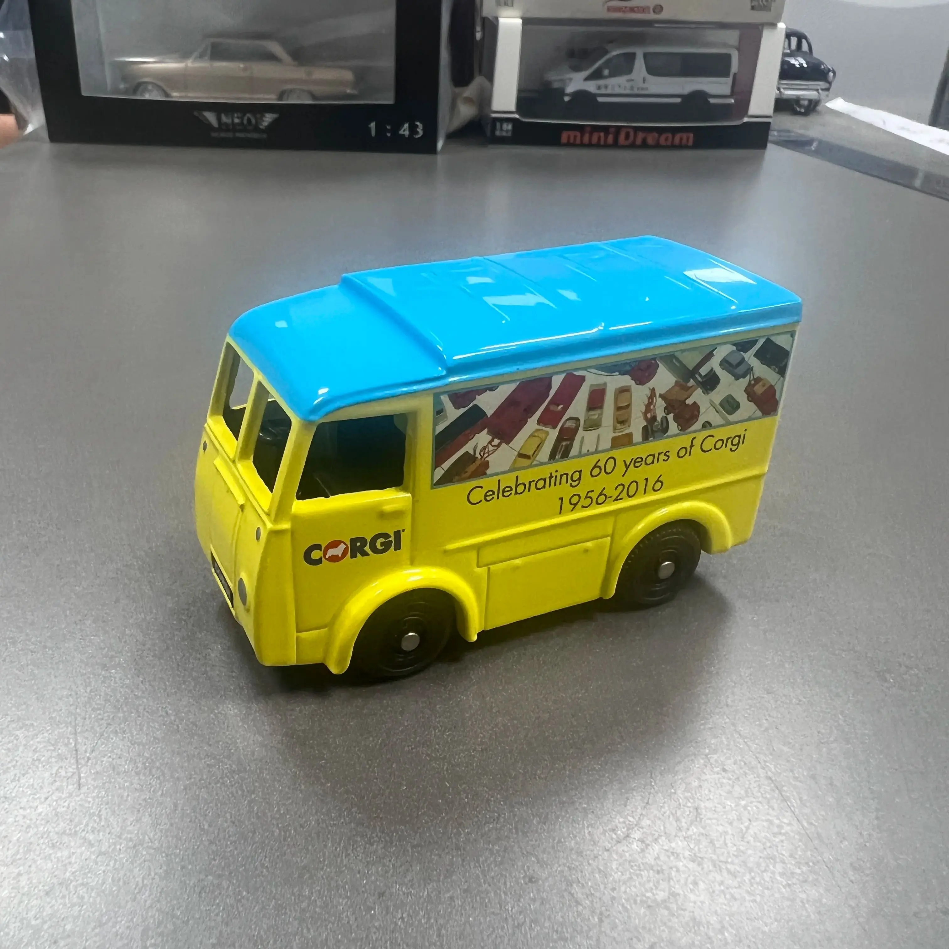 Празднование 60 лет 1956-2016 модель автомобиля из сплава литье под давлением