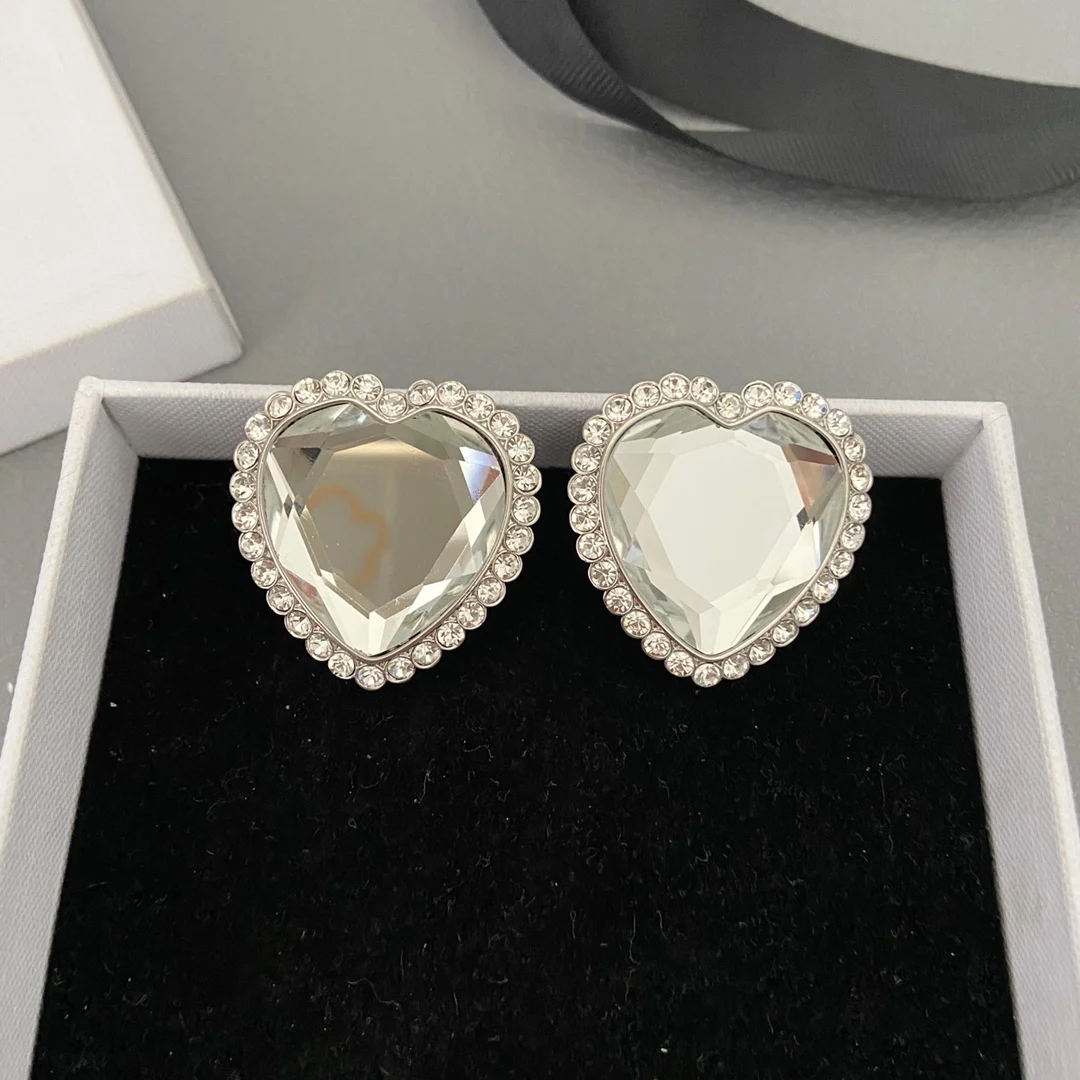 

European and American fashion Zircon core ear clip