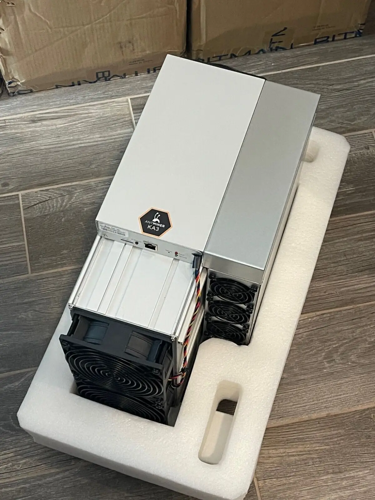 Купите 2 получите 1 бесплатно НОВЫЙ майнер Antminer KA3 166T 3154W В РУКАХ