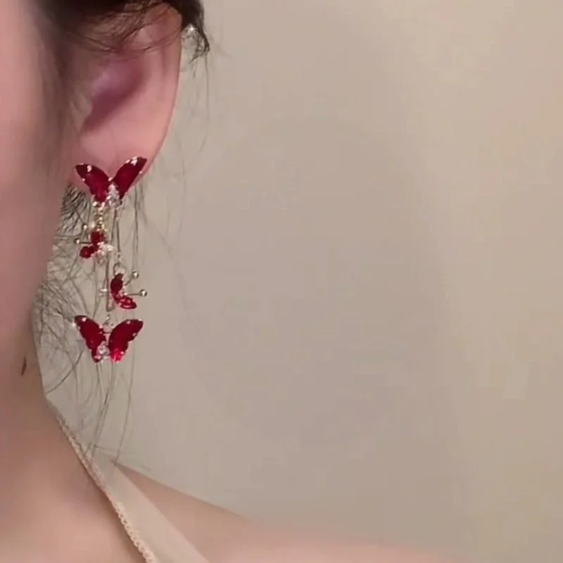 &quotКровь Линди&quot Чувство холода Красный циркон Зажим для ушей Новая мода