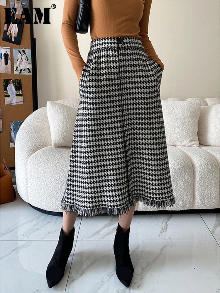 

[EAM] High Waist Black Plaid Pocket Hem Tassels Elegant Long Half-body Skirt Women Fashion Tide New Spring Autumn 2023 1DF2060