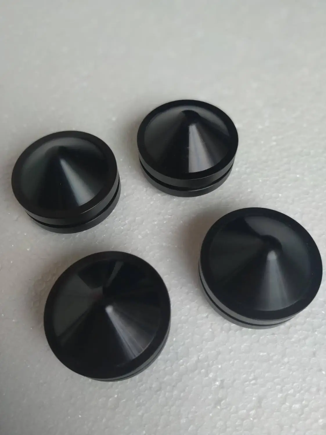 

BREEZE aluminum cone-bottom feet for power amplifier/preamplifier/speaker D:38mm H:28mm