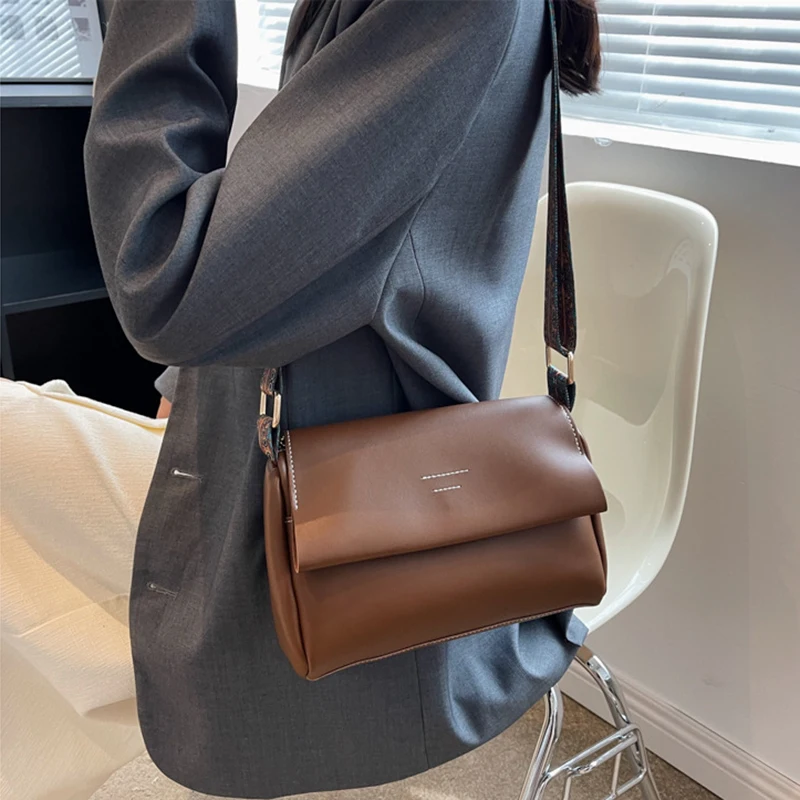 Wide Shoulder Strap Messenger Bags Versatile Small Square Bag New Fashion High Quality Satchel Simple Casual Travel Crossbody