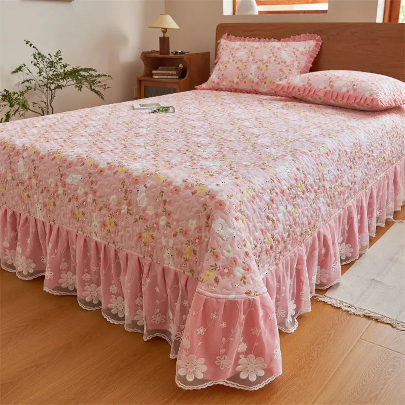 

AI WINSURE Print Floral Thick Cotton Bed Cover Quilted Bedspread Set Soft with Elegant Lace Ruffle Queen King Size 2 Pillowcases
