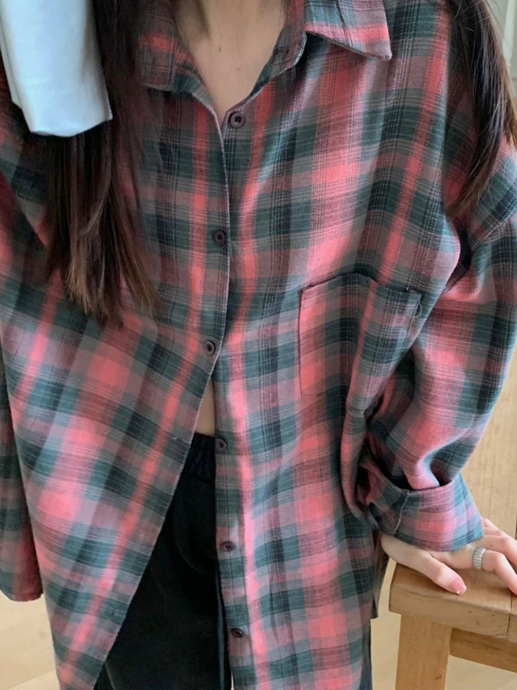 Женская длинная рубашка в клетку с длинным рукавом и отложным воротником