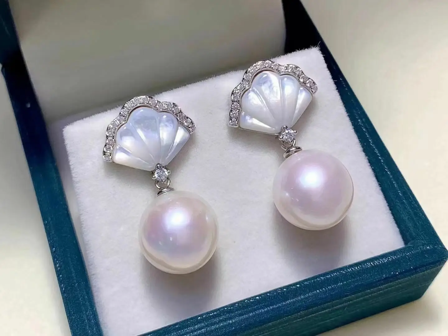 

Charming AAA10-13mm South Sea Drop White Pearl Earring 925s