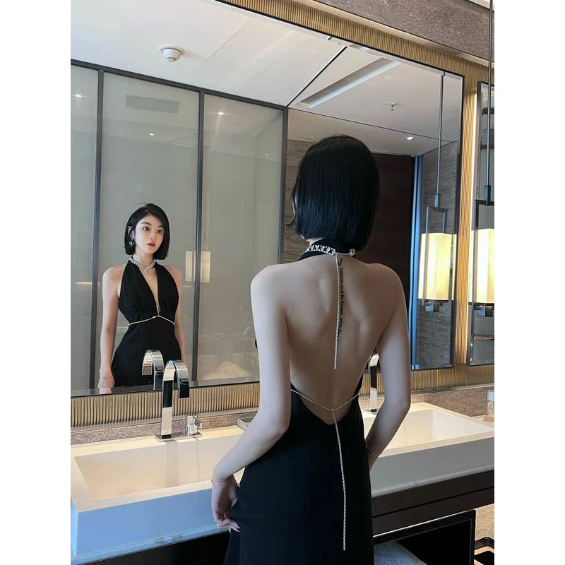 

Design sense French retro Hepburn evening dress halter neck open back long little black dress