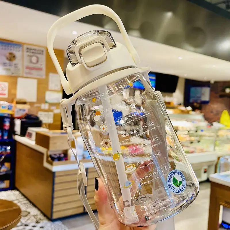 Большая пластиковая спортивная бутылка для воды