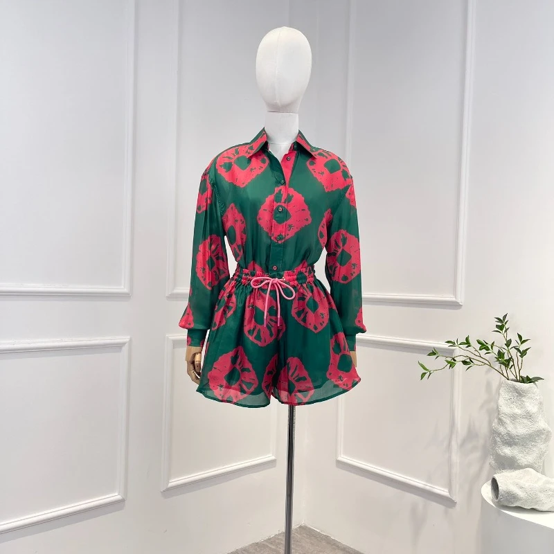 

Женский комплект из блузки и шортов, блузка с длинным рукавом и отложным воротником, зеленая и красная Цветочная расцветка, лето-осень 2023