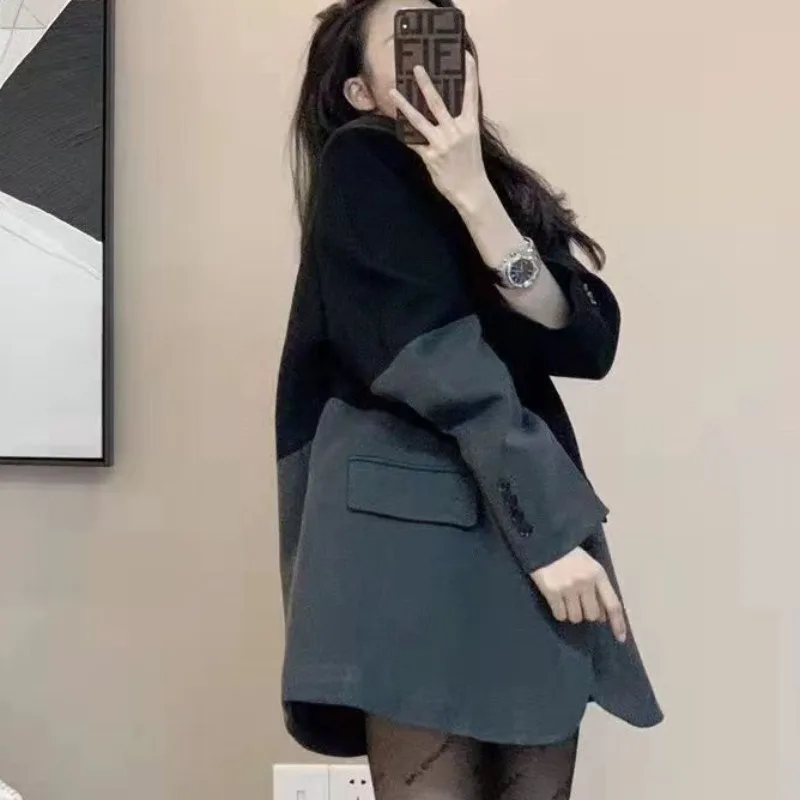 Распространенные блейзеры для женщин с зубчатым дизайном молодых девушек