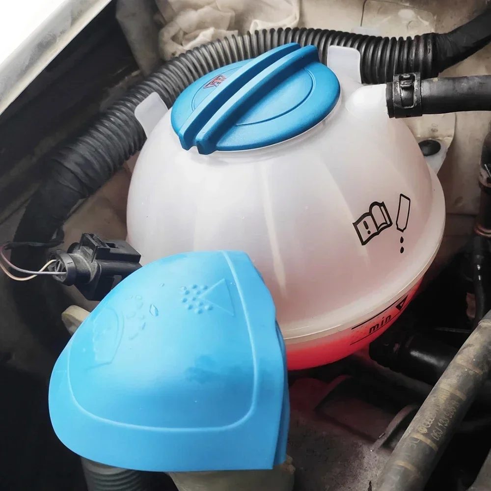 Крышка бака для восстановления охлаждающей жидкости двигателя автомобиля