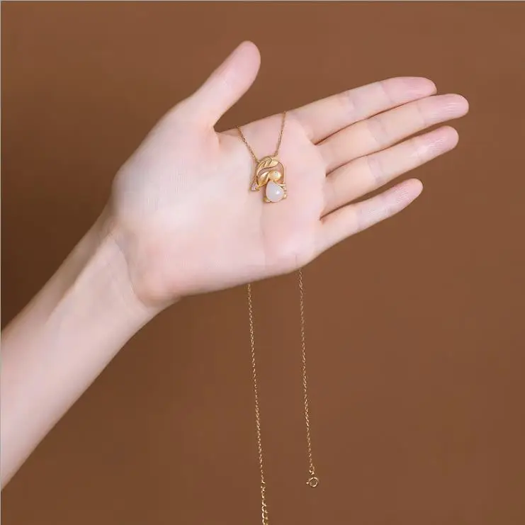 Ожерелье с подвеской в виде кролика из натурального нефрита | Украшения и