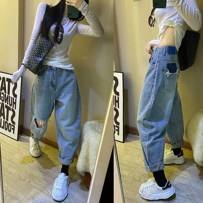 

Брюки-султанки женские рваные джинсовые с высокой талией и широкими штанинами