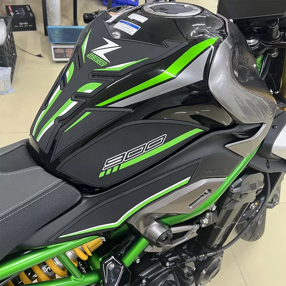 Фото Новые аксессуары для мотоцикла Kawasaki Z900: Противоскользящие накладки на топливный бак Z900 2025 – Модификация и защита №4