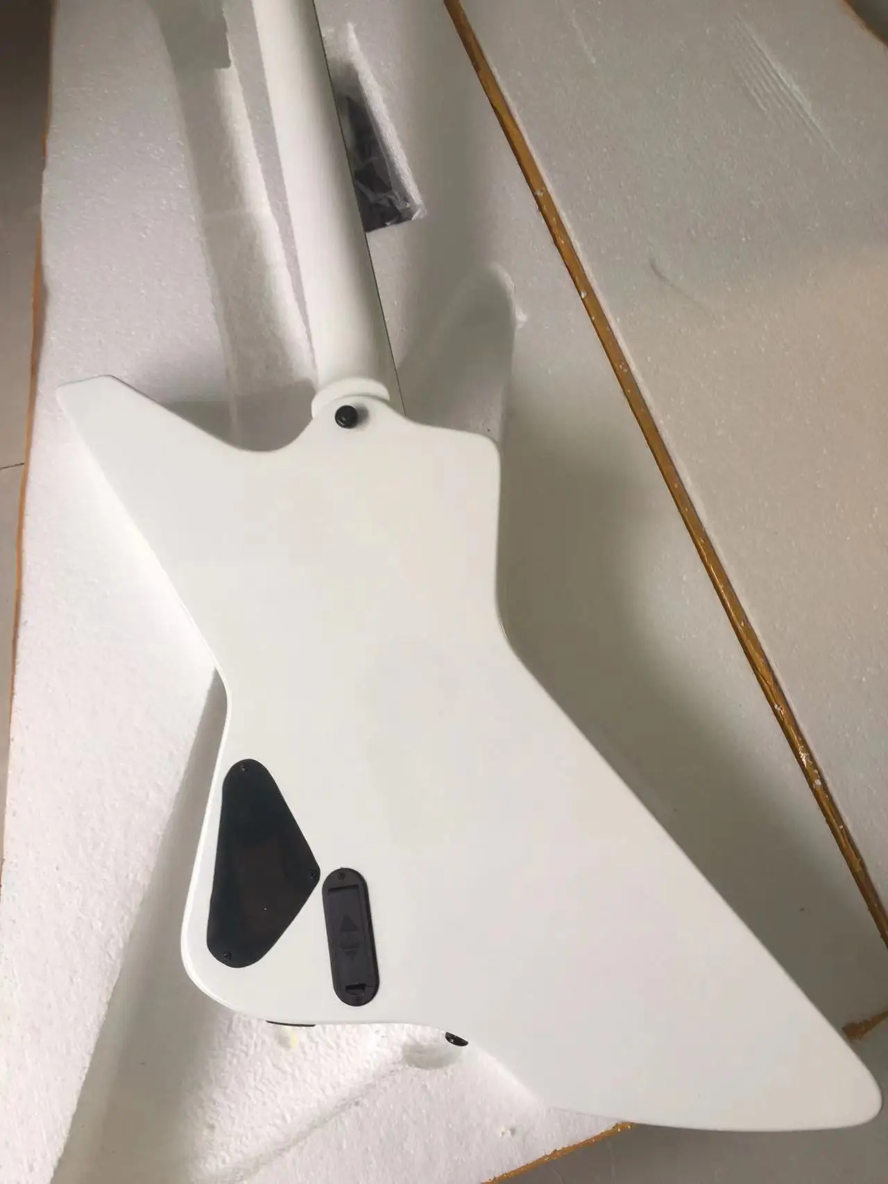 ESP Snakebyte Electric Guitar Mahogany Body White Color Rosewood Fretboard 22 Frets Guitarra GDSGBSFDNHB