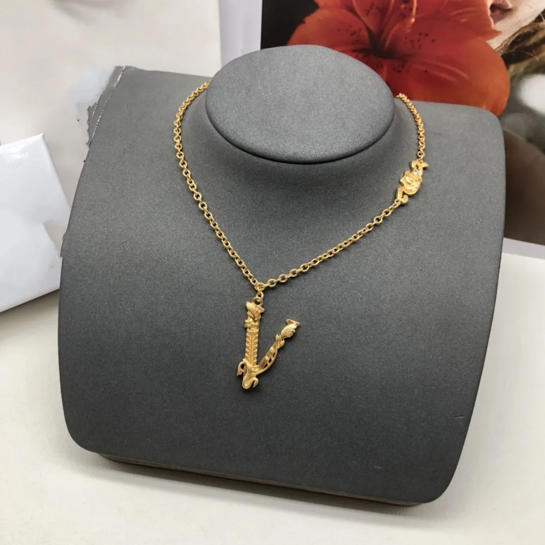 

European and American popular letter pendant necklace