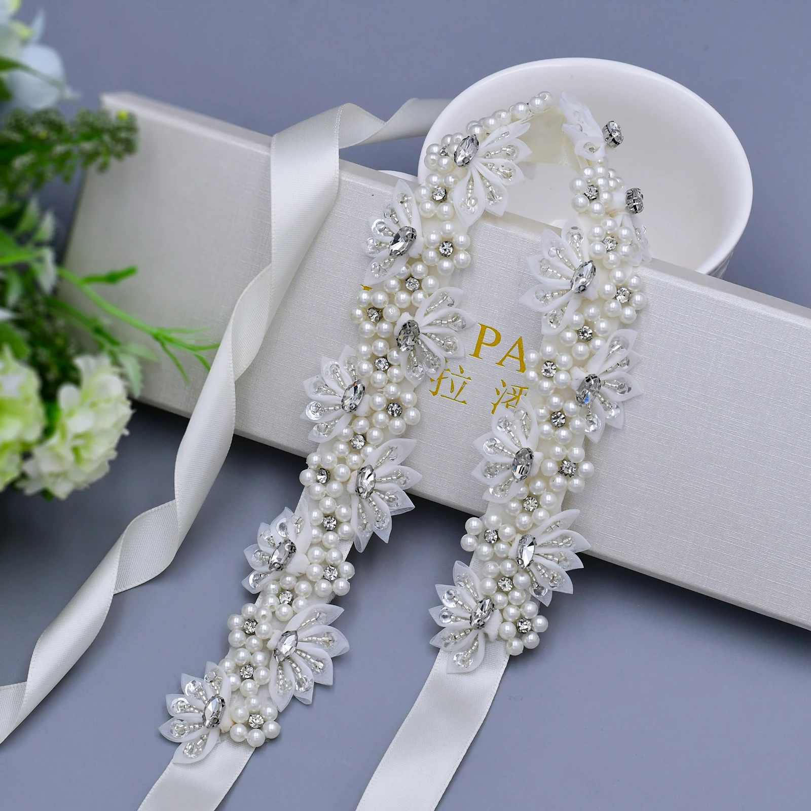 

Princess Wedding Belts Pearl Beaded Sashes Rhinestone Belt Pearls Flower Beaded Bridal Women Decorative Belt Wedding Dress Belt